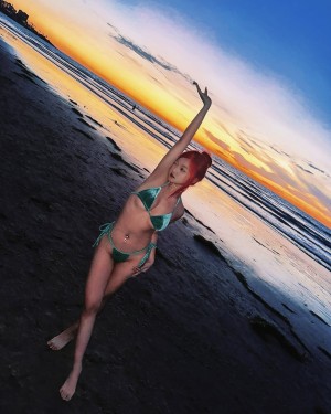 Vickie Pong Photo #33