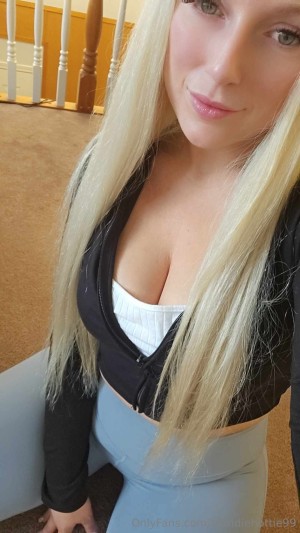 blondiehottie99 Post #1