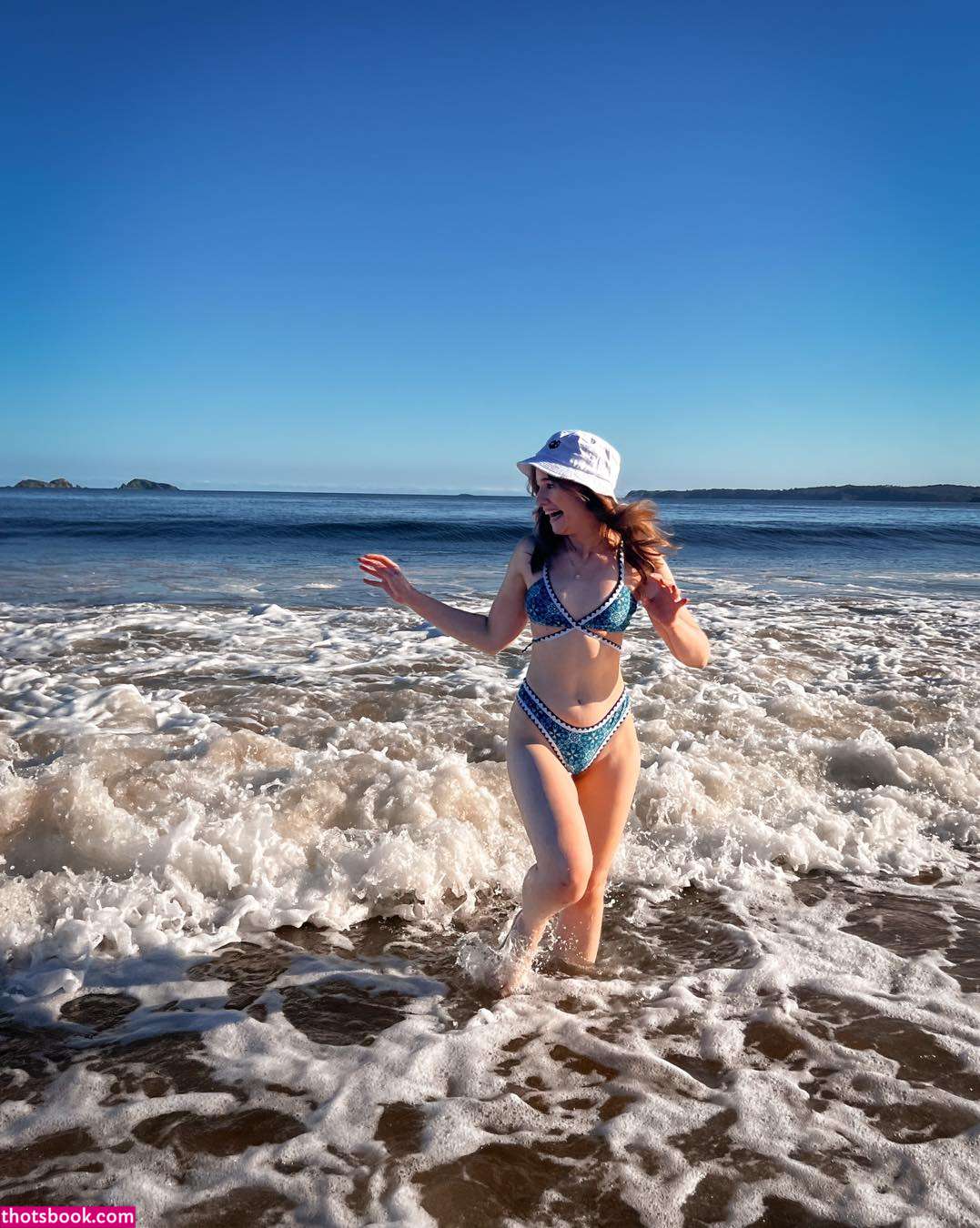 Alaurabidingcitizen Photo #16