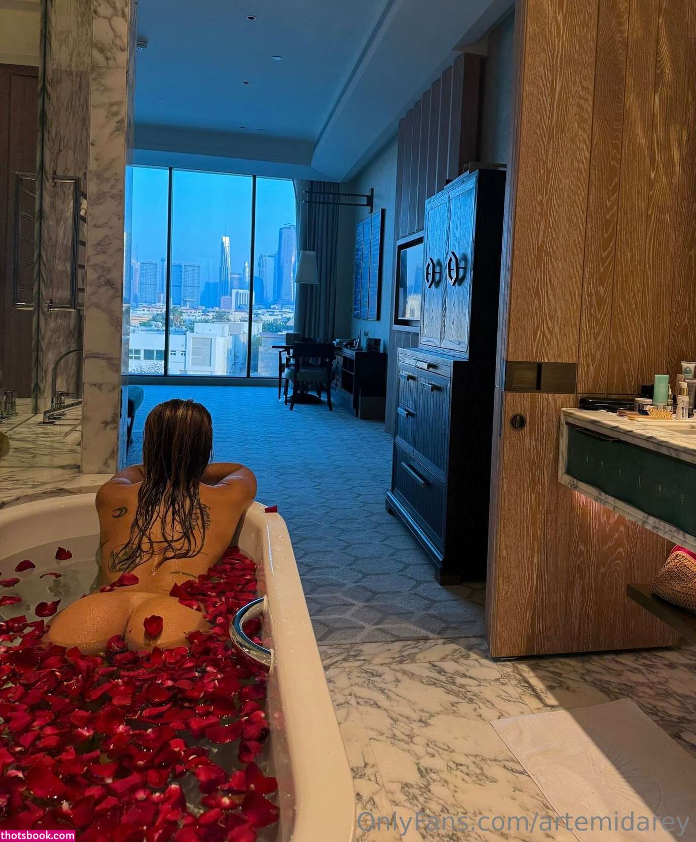 Artemida Rey Photo #9