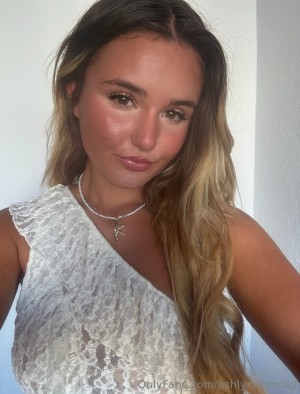 Ashlynn Brooks Photo #6