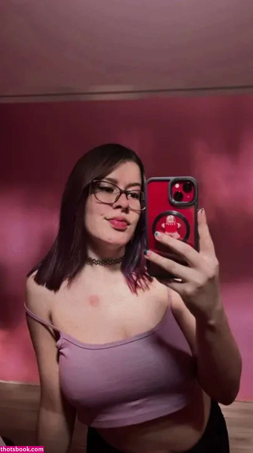 Helenaphrodite Photo #12