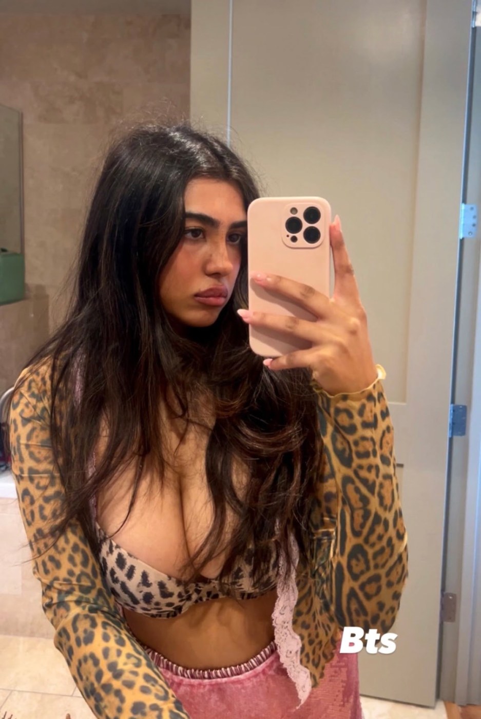 Sunya Siddiqui Photo #21