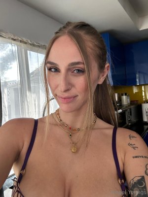 Angel Youngs Photo #586