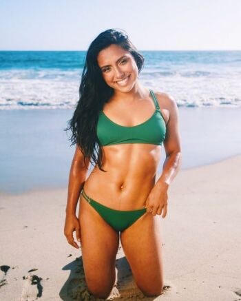 Michelle Khare Photo #7