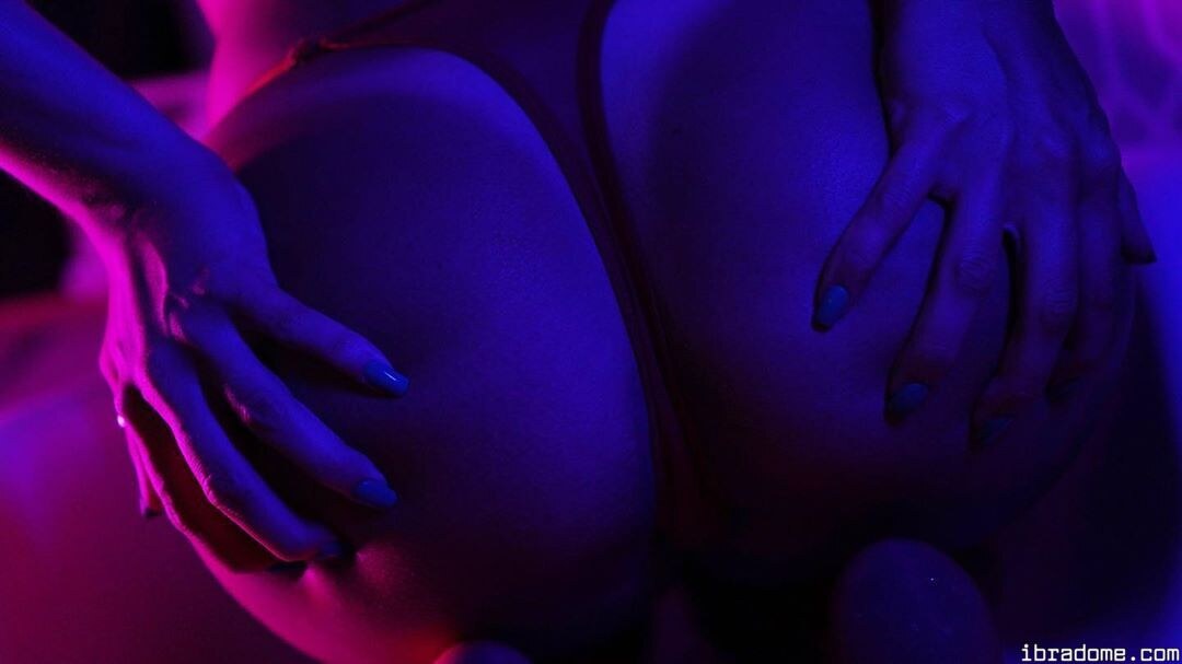 Sarah Caus Photo #49