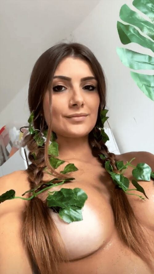 Sarah Caus Photo #33