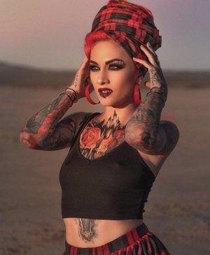 Lena Scissorhands Photo #9