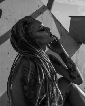 Lena Scissorhands Photo #10