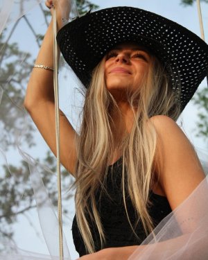 Cameron Rae Photo #9