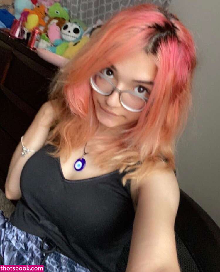 Theemeraldellie Photo #6