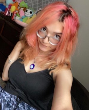 Theemeraldellie Photo #6