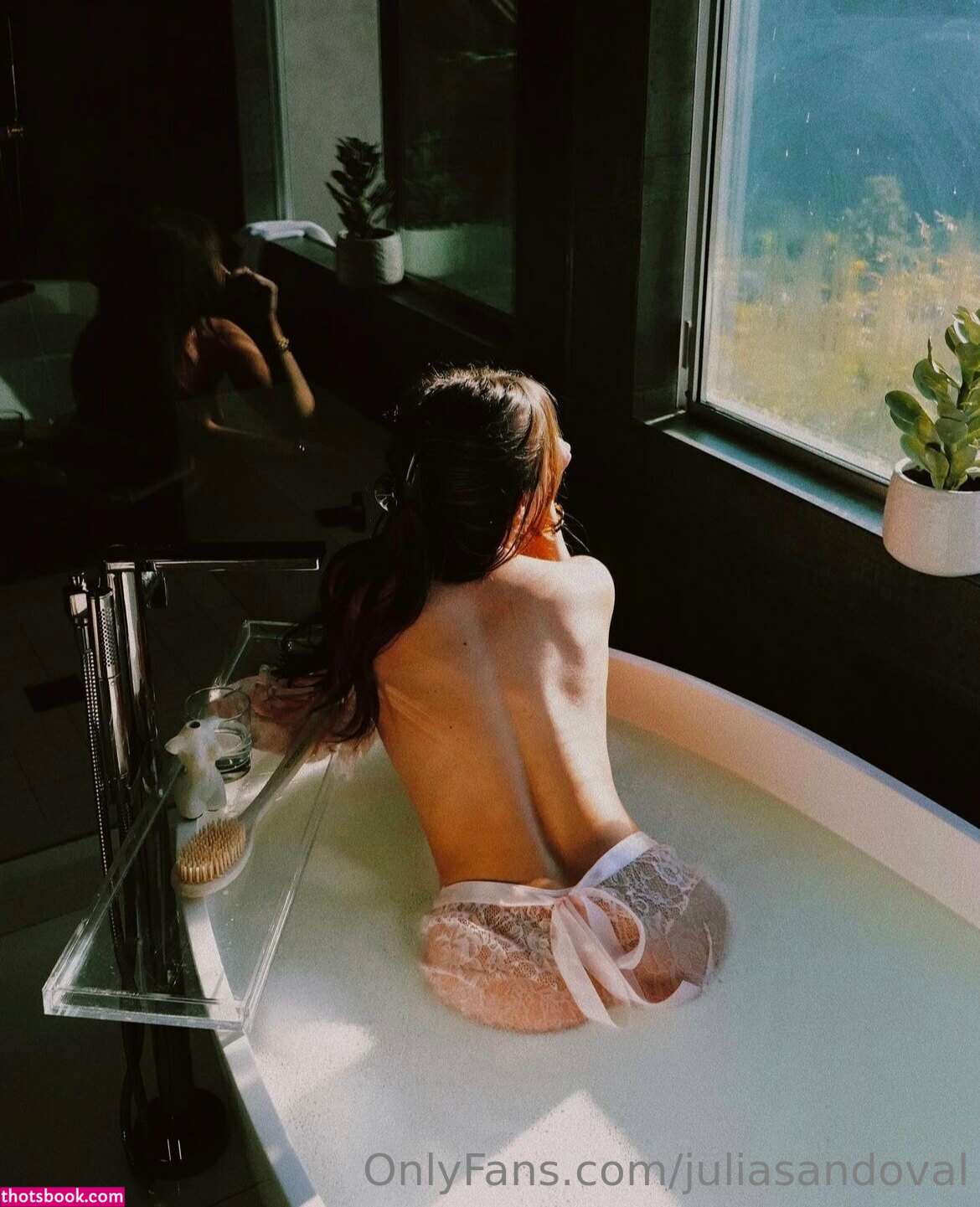 Julia Sandoval Photo #34