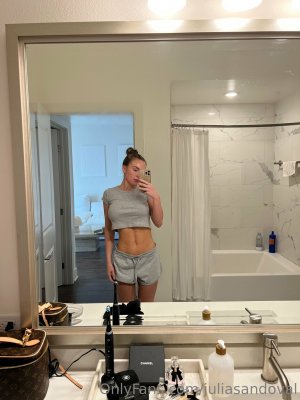 Julia Sandoval Photo #67