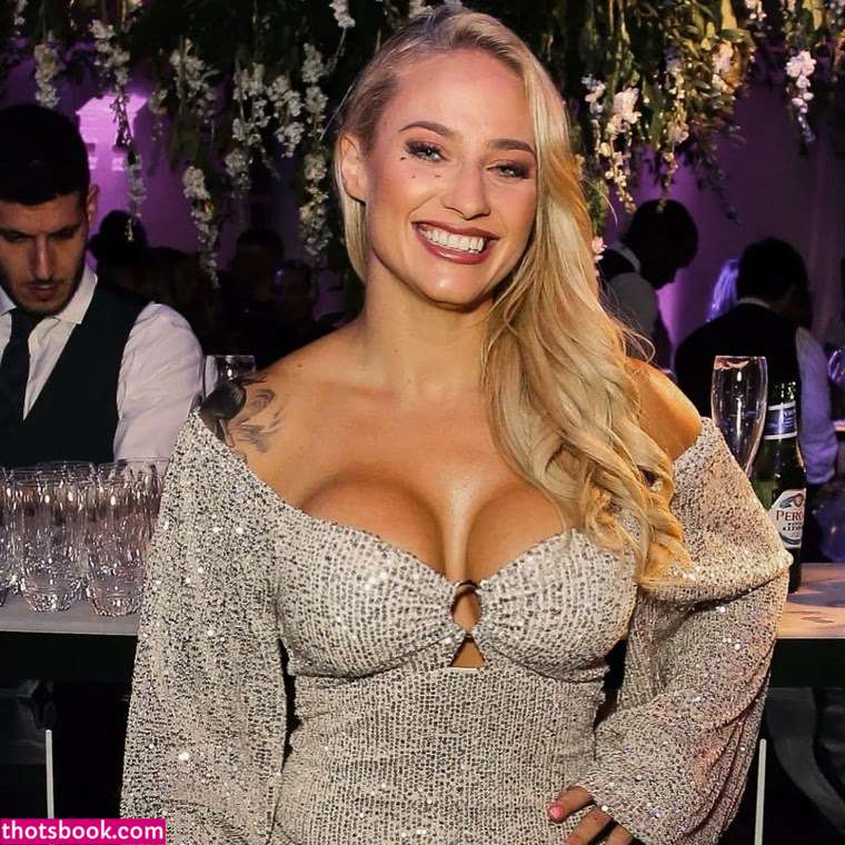 Ebanie Bridges Photo #11