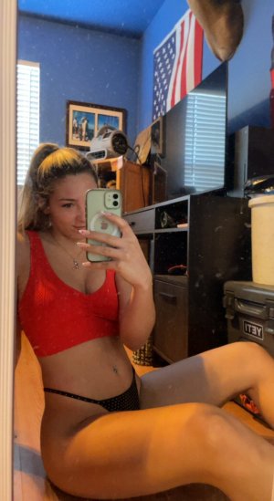 Truckgirlashley Photo #4