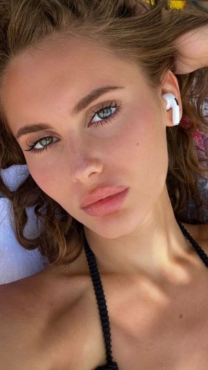 Ayaksvehchsrob Anilegna Photo #71