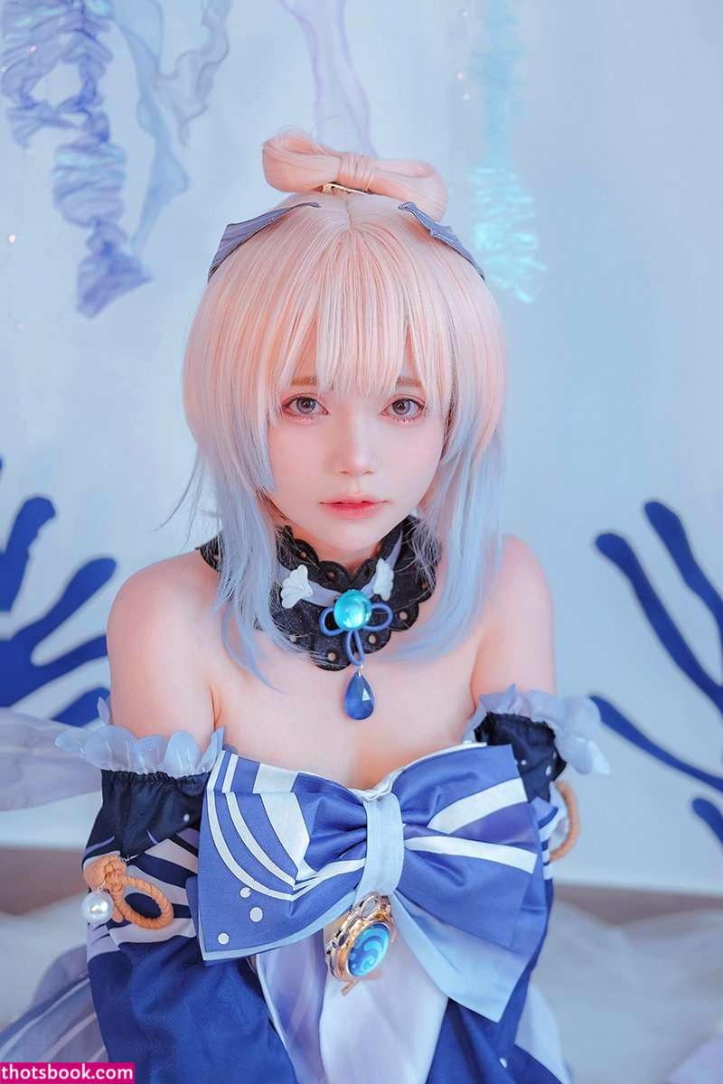 Miu Cosplayer Photo #23