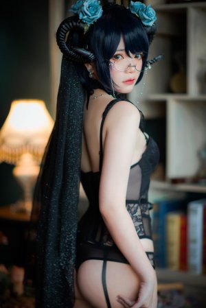 Miu Cosplayer Photo #232