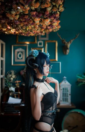 Miu Cosplayer Photo #239