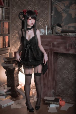 Miu Cosplayer Photo #273