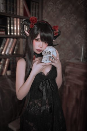Miu Cosplayer Photo #283