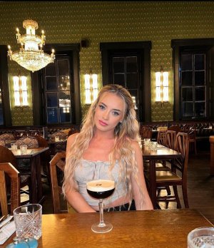 Chloe Famee Photo #1