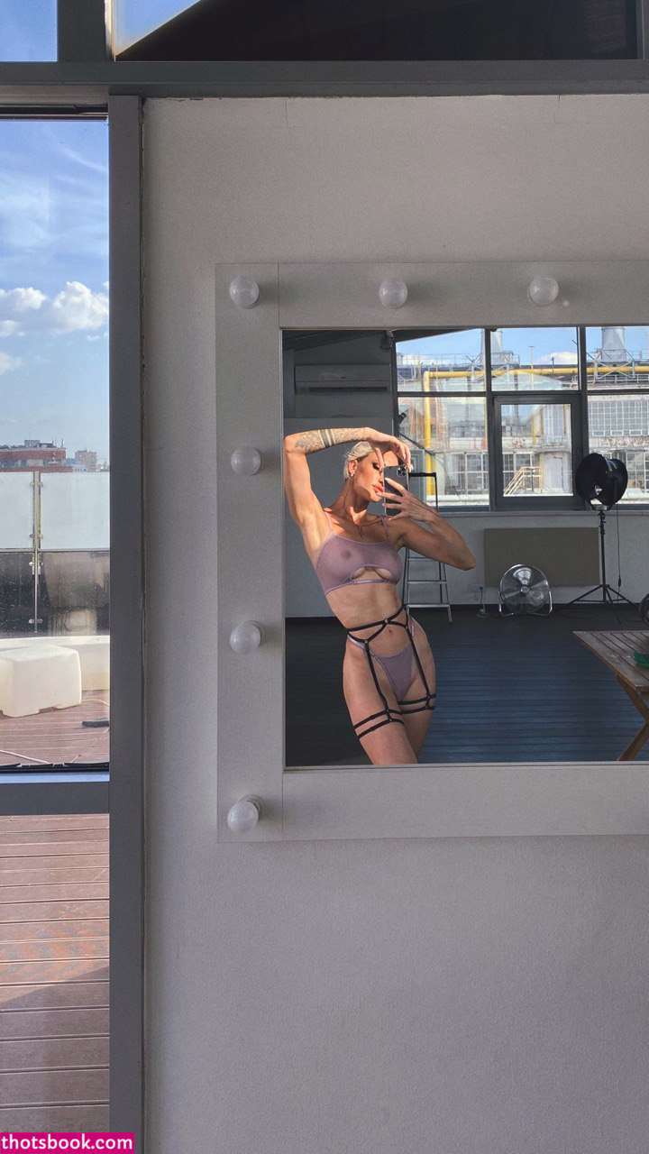 Vialentina Photo #29