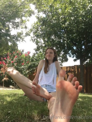 Maci Currin Photo #11