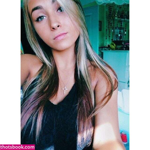 Olivia Lhopitault Photo #10