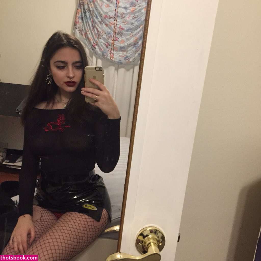 Artbitch666 Photo #11