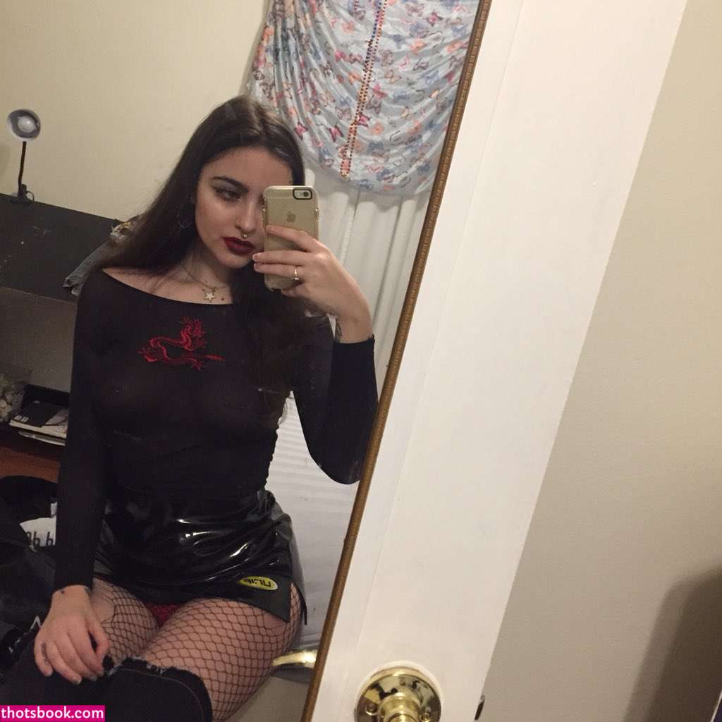 Artbitch666 Photo #40