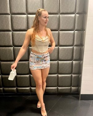 Abby Cummons Photo #3