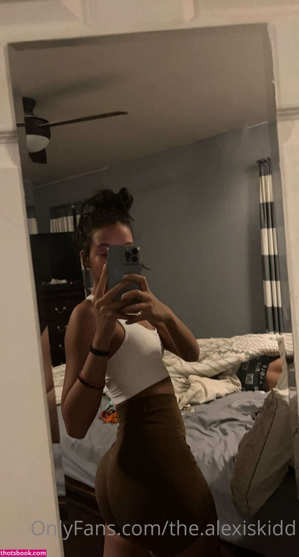 Alexis Kidd Photo #22