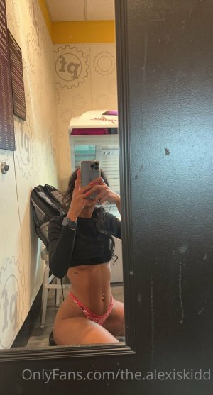 Alexis Kidd Photo #5