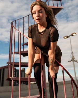 Lauren Brooks Photo #2