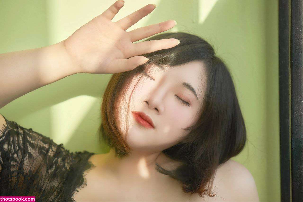 Indonesian Cosplayer Photo #16