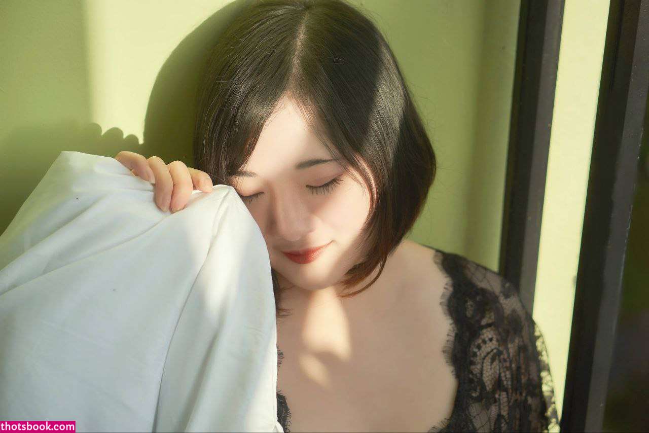 Indonesian Cosplayer Photo #23