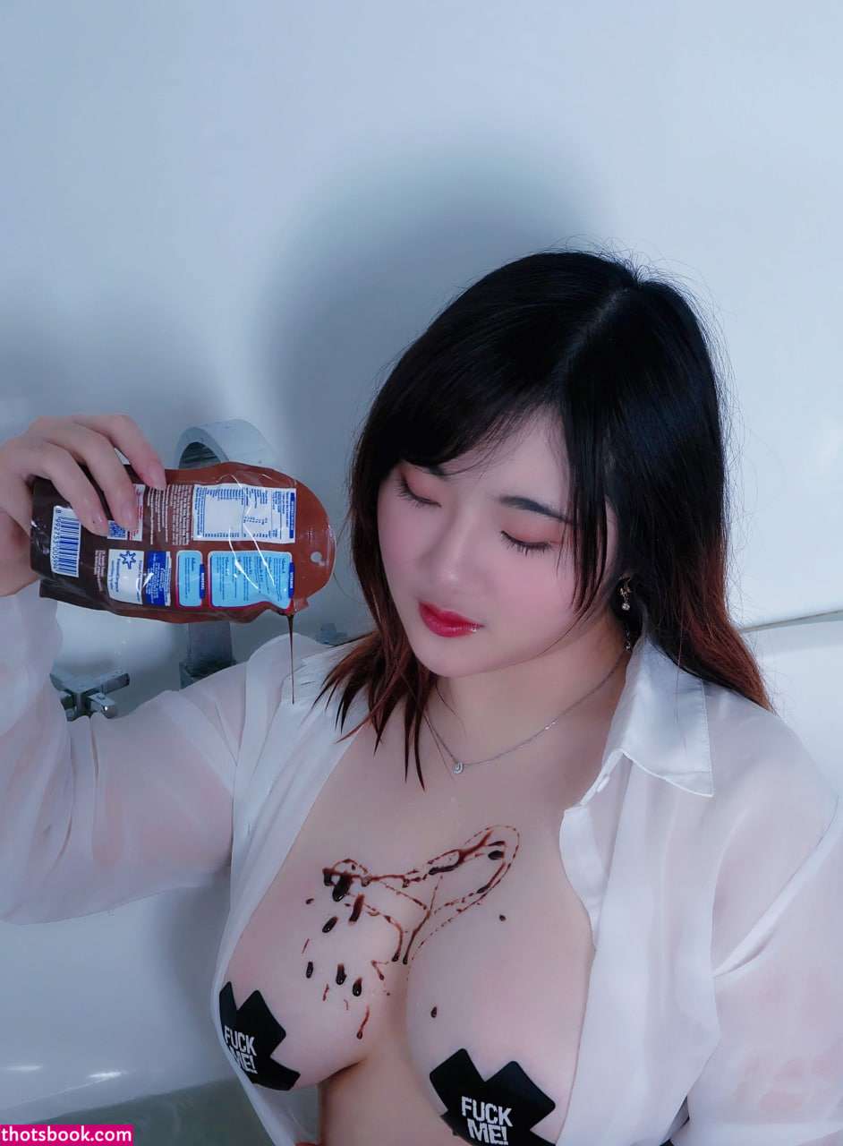 Indonesian Cosplayer Photo #281