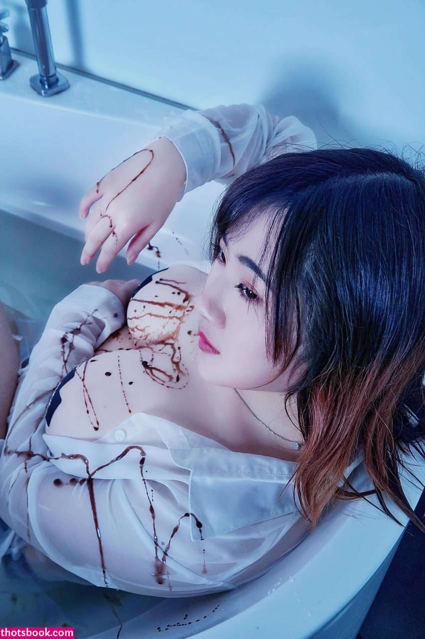 Indonesian Cosplayer Photo #294