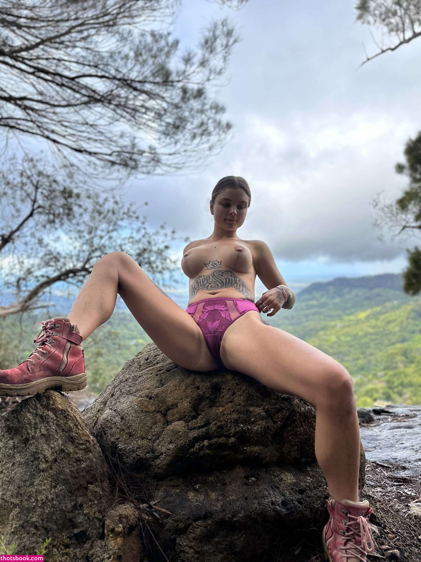 thenakedchippy Photo #3