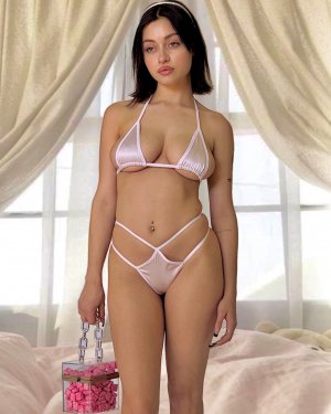 Vivica Santiago Photo #8