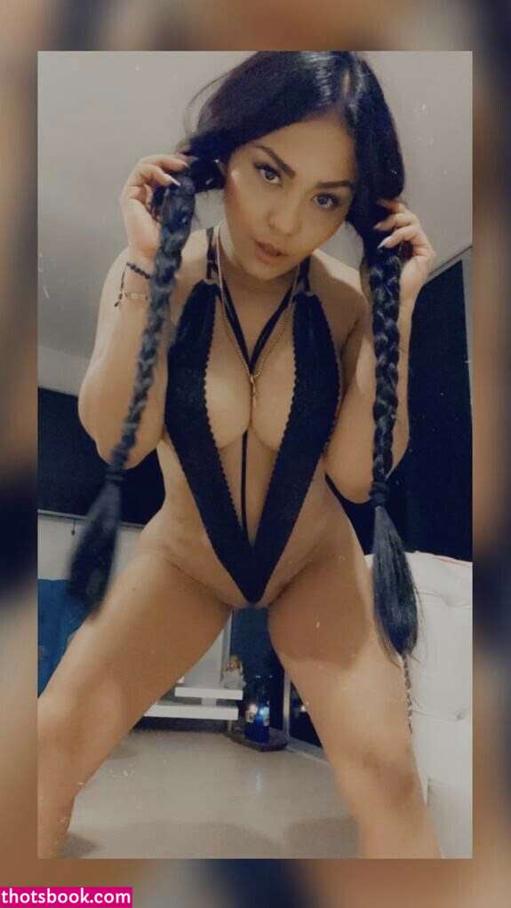 Karenn Smith Photo #4