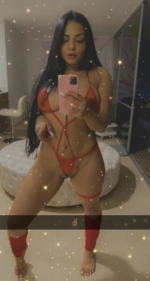 Karenn Smith Photo #13