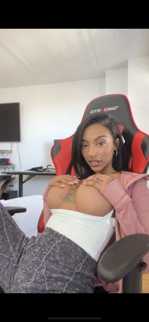 Beckyyyyyyyy Photo #2