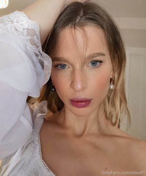 ellaa91 Photo #12