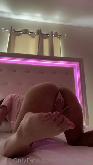 Robin Gwenn Photo #3