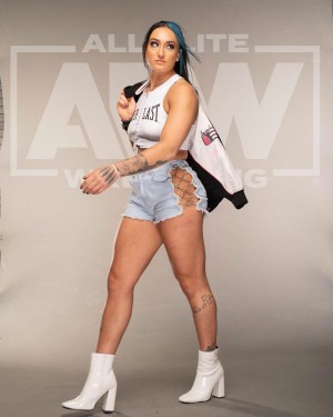 Kris Statlander Photo #6