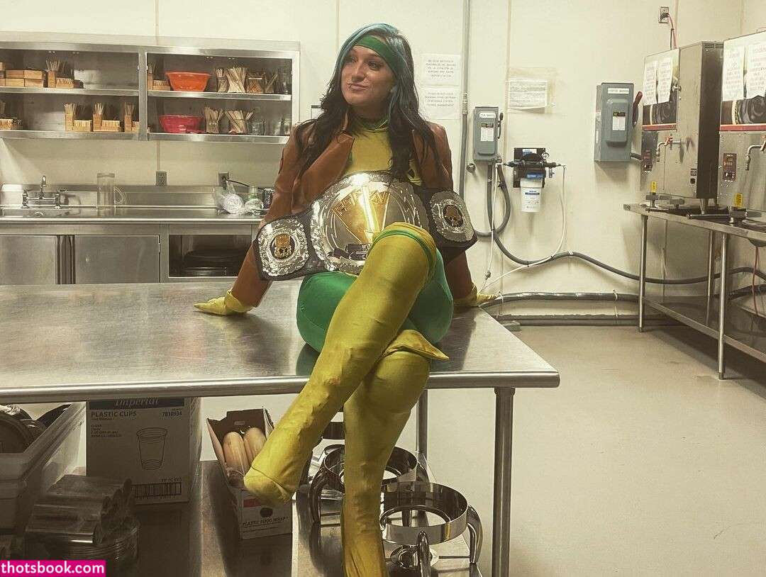 Kris Statlander Photo #30