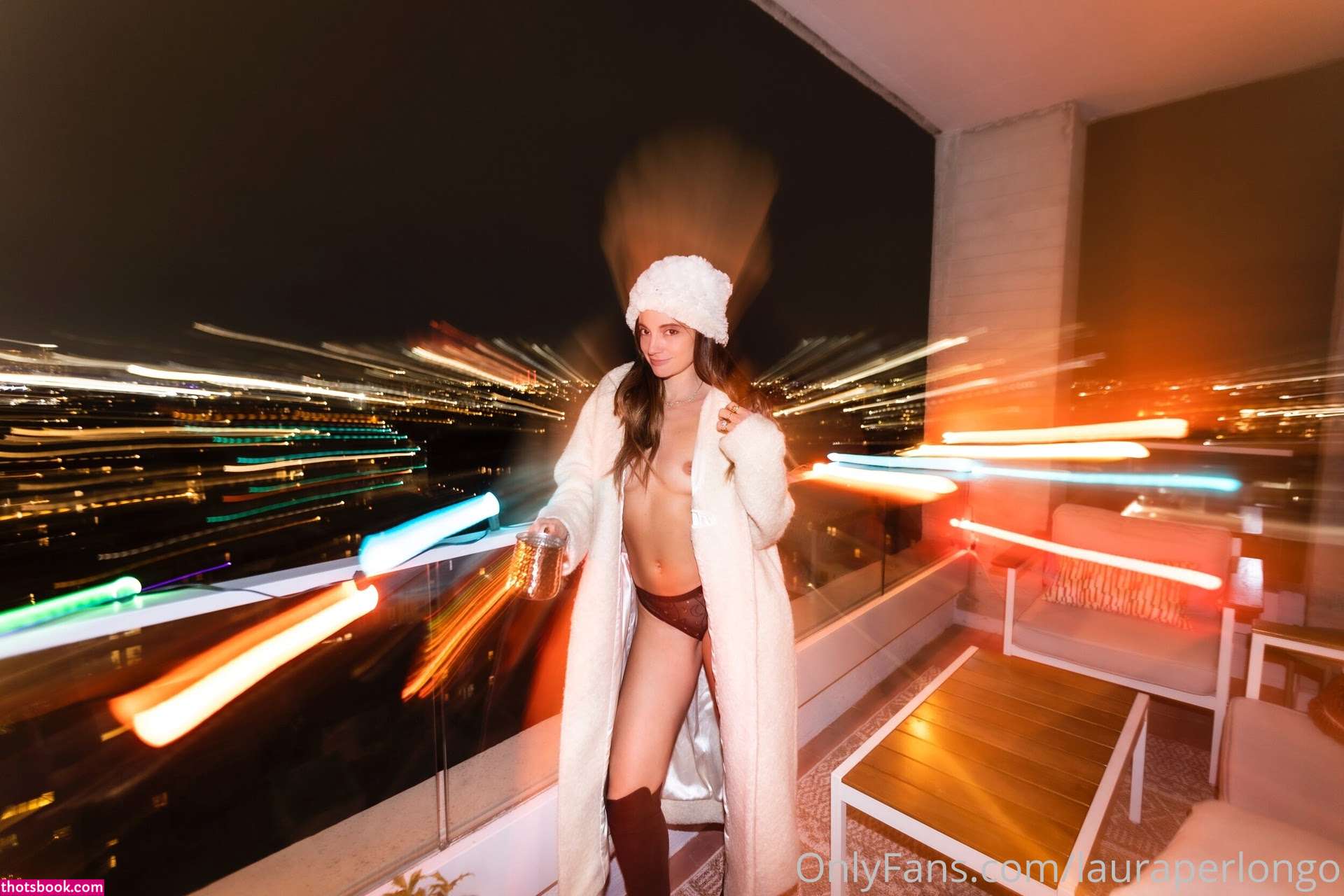 Laura Perlongo Photo #7